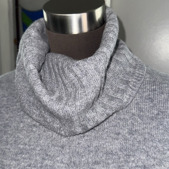Derek Lam IO Crosby 100% Cashmere Turtleneck Sweater SZ Small - Picture 3 of 9